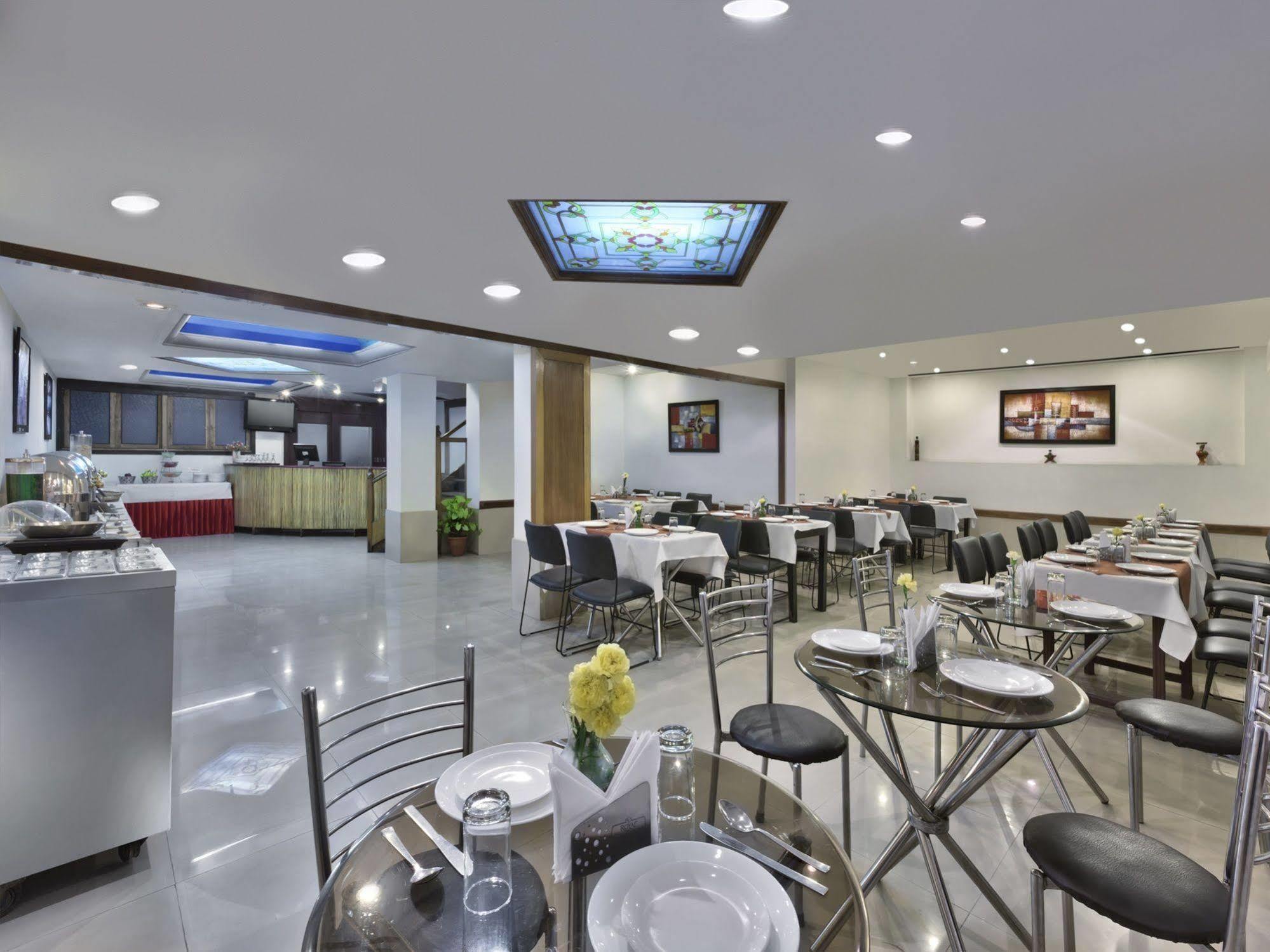 Regale Inn Új-Delhi Kültér fotó